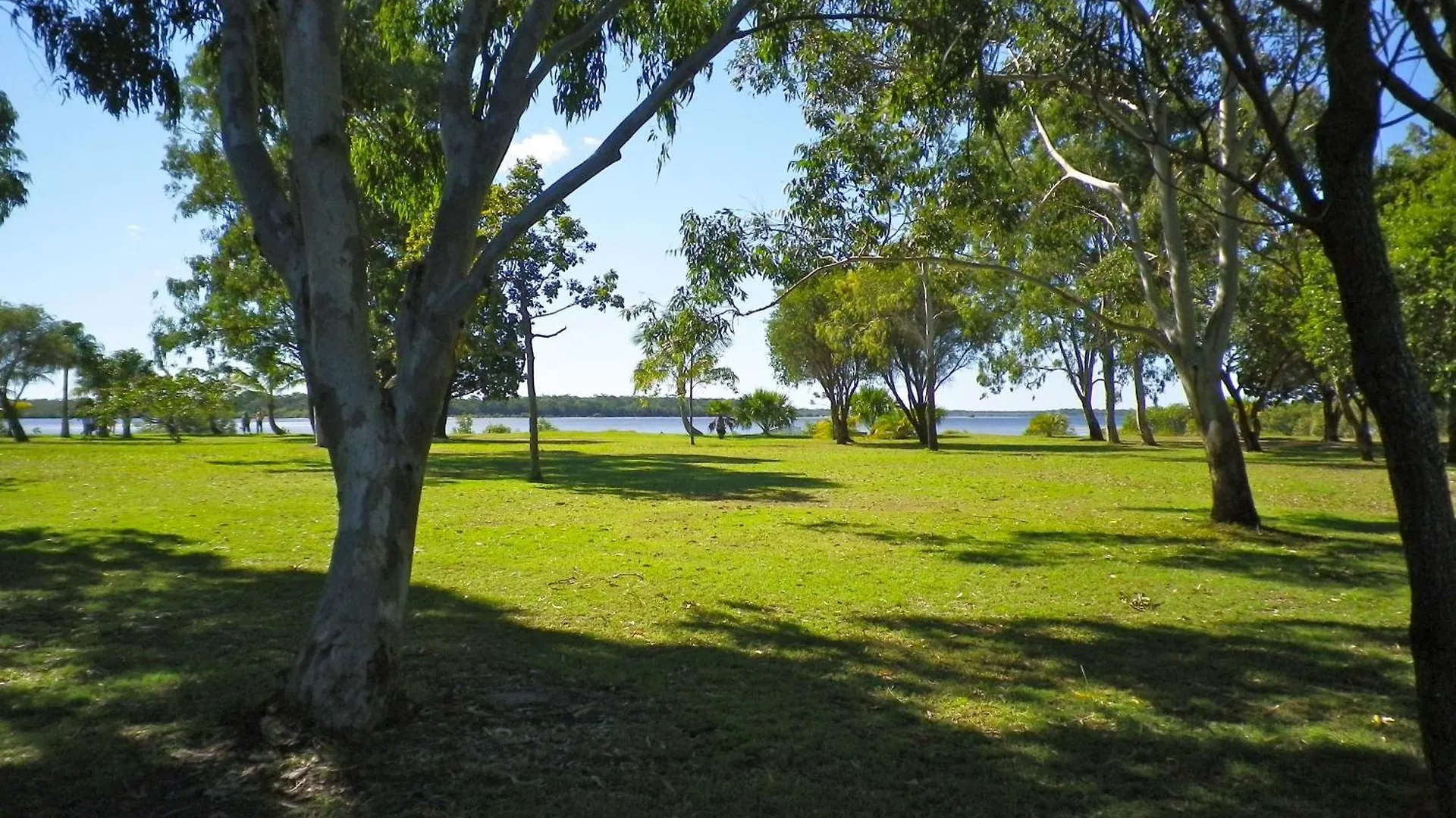 Tin Can Bay'S Sleepy Lagoon Motel
