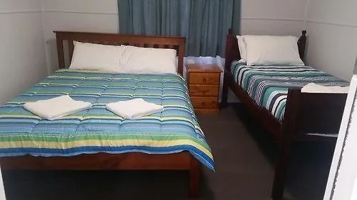 Tin Can Bay'S Sleepy Lagoon Motel
