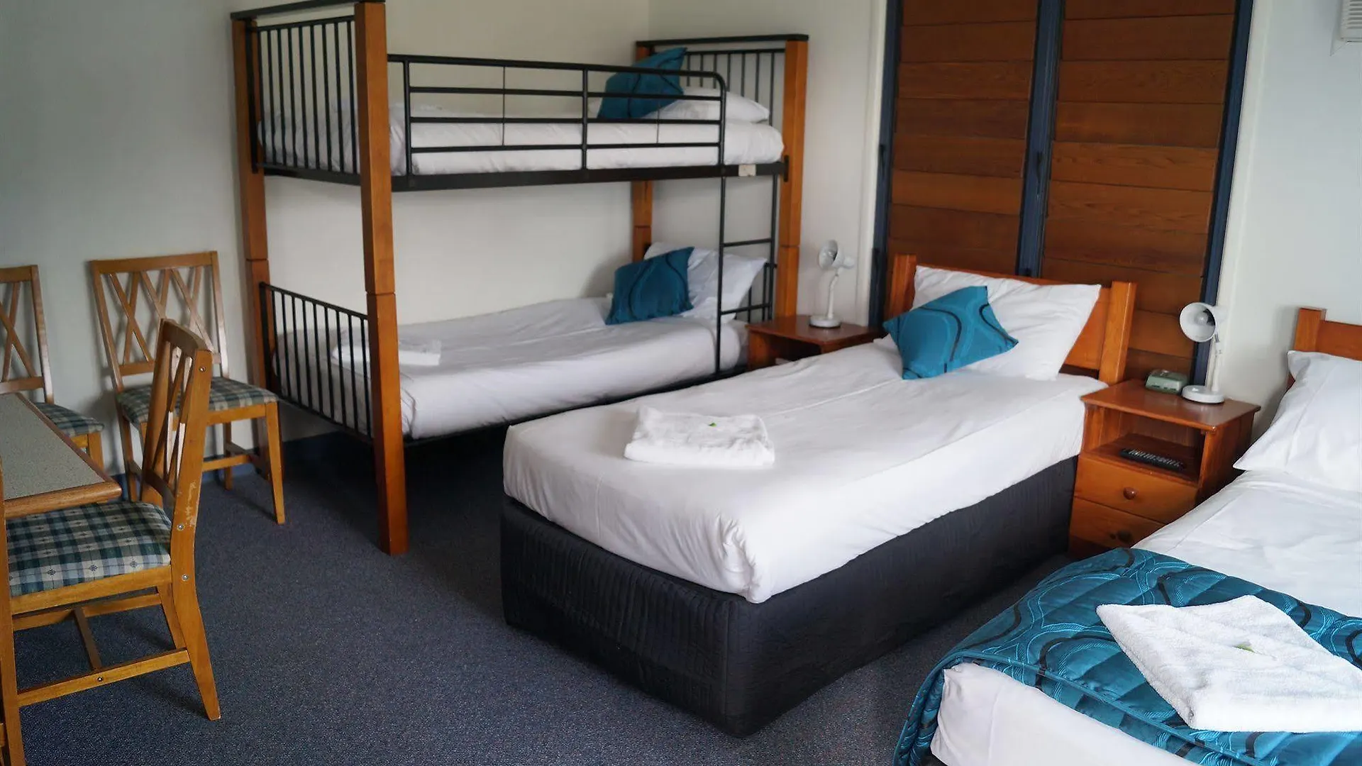 Tin Can Bay'S Sleepy Lagoon Motel