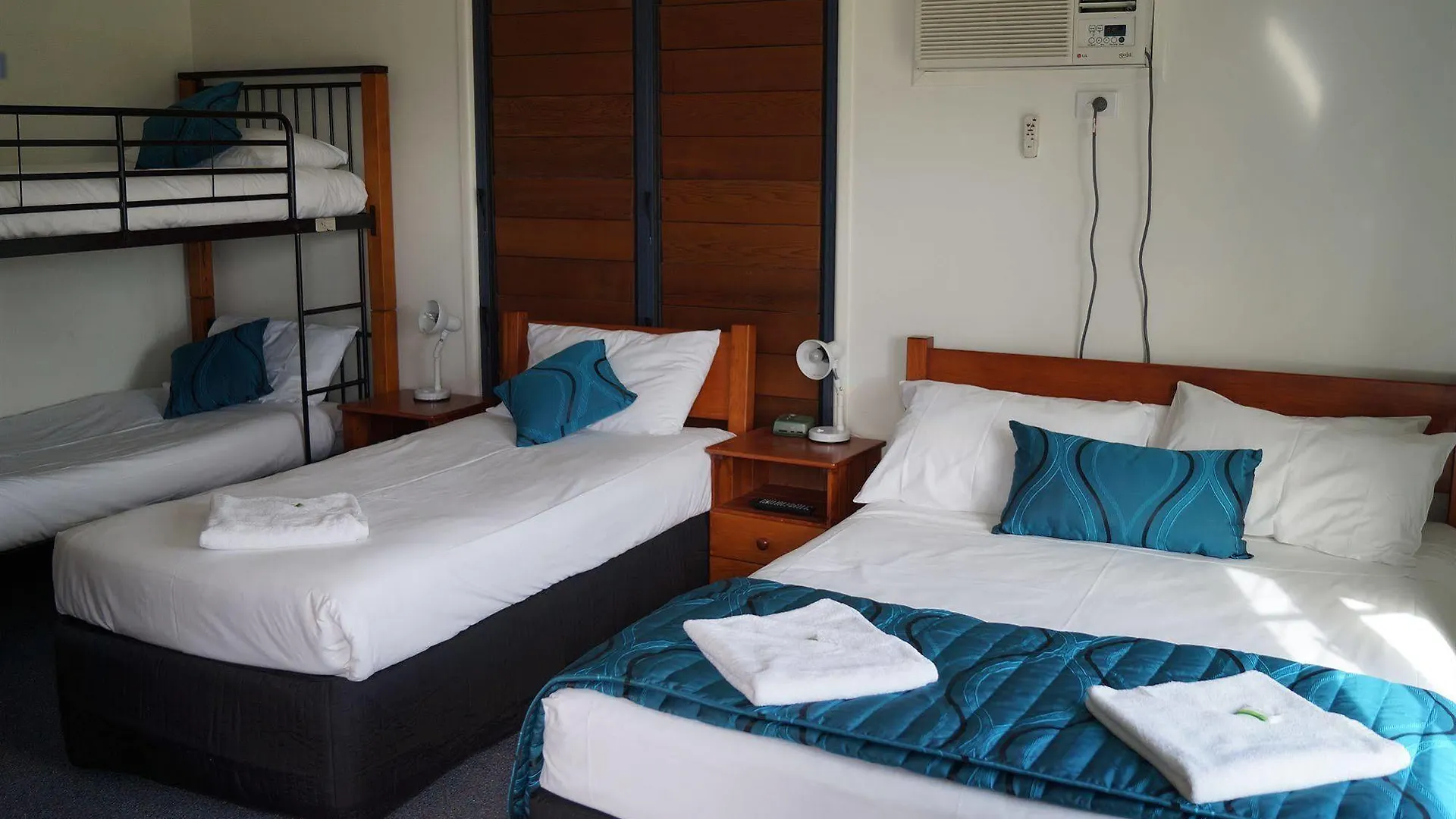 Tin Can Bay'S Sleepy Lagoon Motel