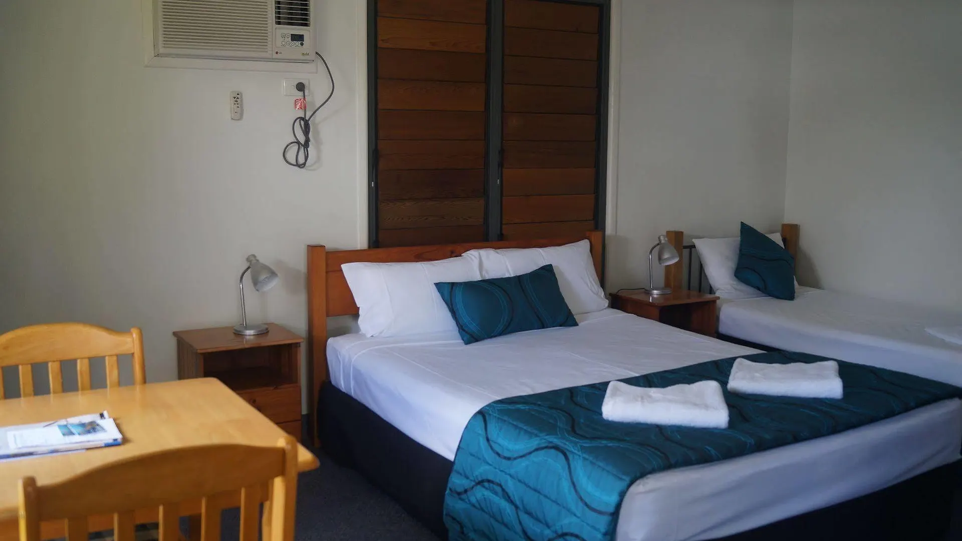 Tin Can Bay'S Sleepy Lagoon Motel