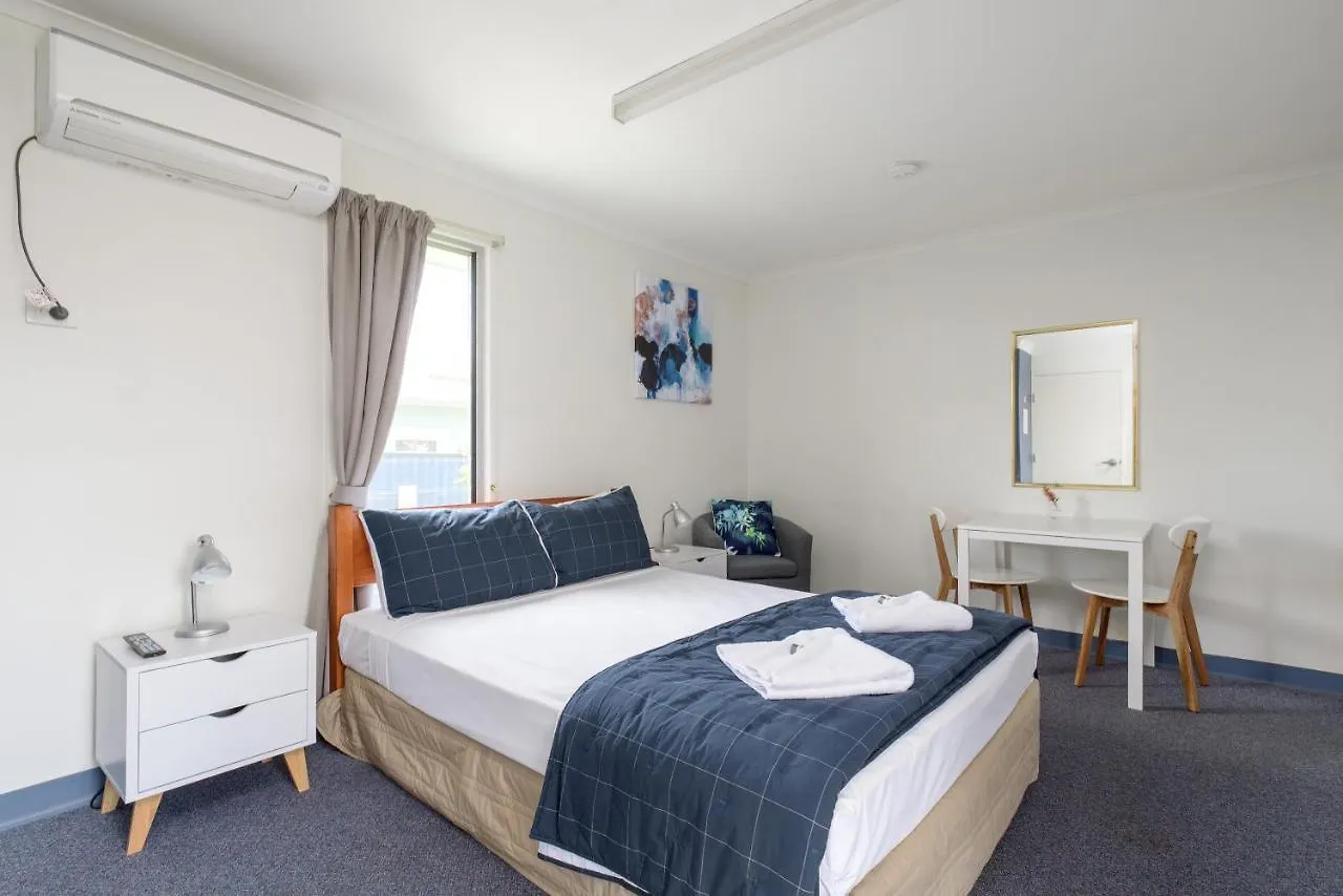 Tin Can Bay'S Sleepy Lagoon Motel